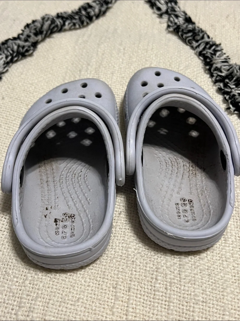 CROCS Infant Size 5 Classic Clog in Light Purple with Daisy Jibbitz